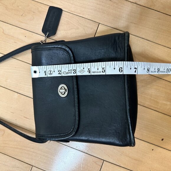 Authentic Vintage COACH Small Turnlock Crossbody Bag Purse - Picture 8 of 16